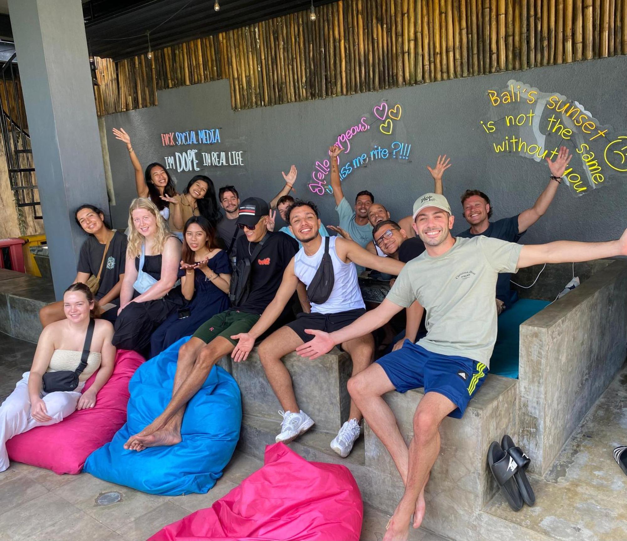 Stellar Capsules Hostel Seminyak  Ngoại thất bức ảnh The team of the hostel
