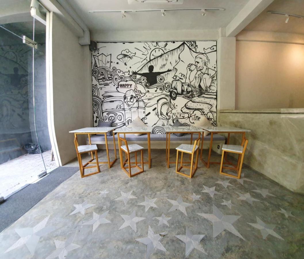 Stellar Capsules Hostel Seminyak  Ngoại thất bức ảnh Interior of the gallery