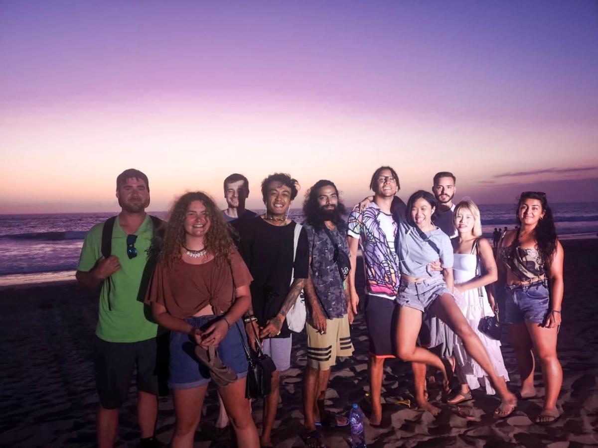 Stellar Capsules Hostel Seminyak  Ngoại thất bức ảnh The cast of the film