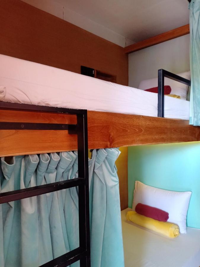 Stellar Capsules Hostel Seminyak  Ngoại thất bức ảnh A bunk bed