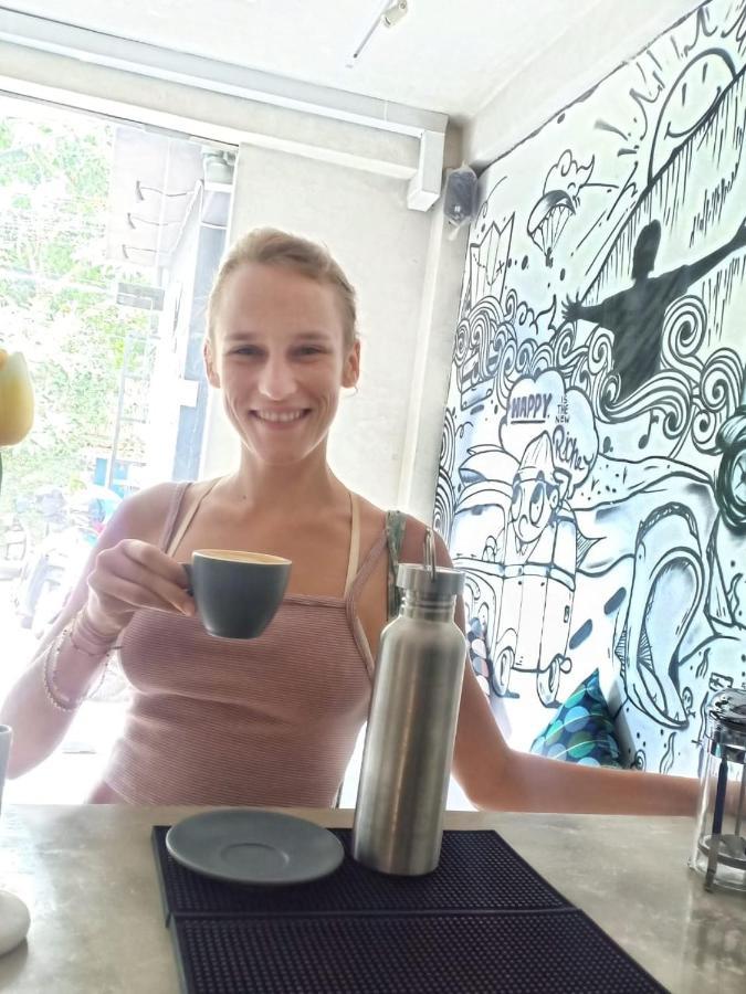 Stellar Capsules Hostel Seminyak  Ngoại thất bức ảnh A woman drinking coffee