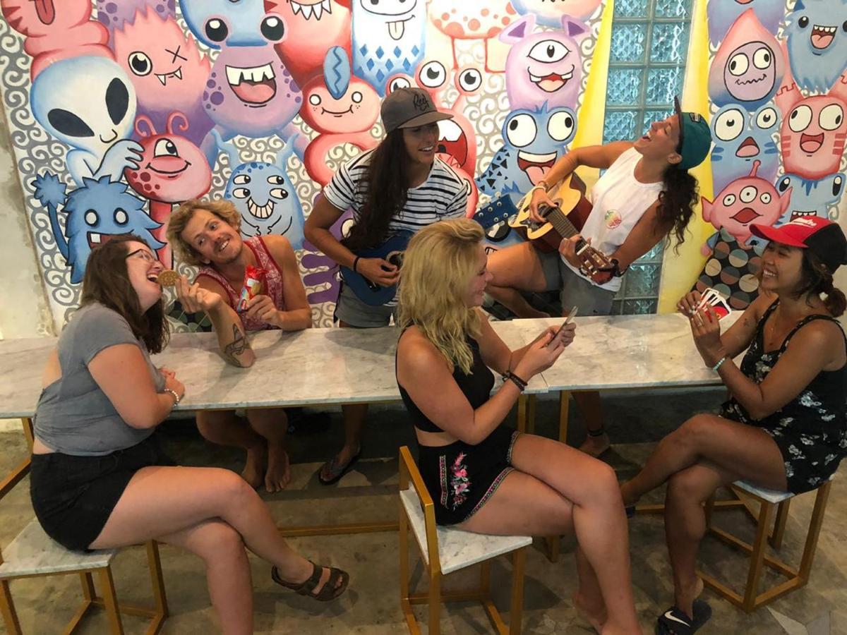 Stellar Capsules Hostel Seminyak  Ngoại thất bức ảnh The cast of the podcast in 2019