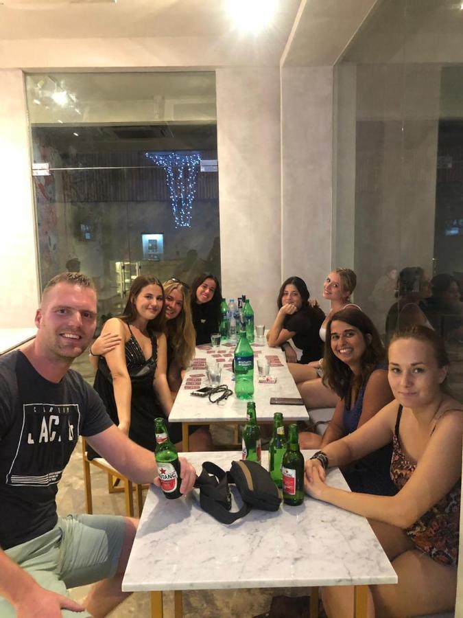 Stellar Capsules Hostel Seminyak  Ngoại thất bức ảnh A group of students at the University of Split