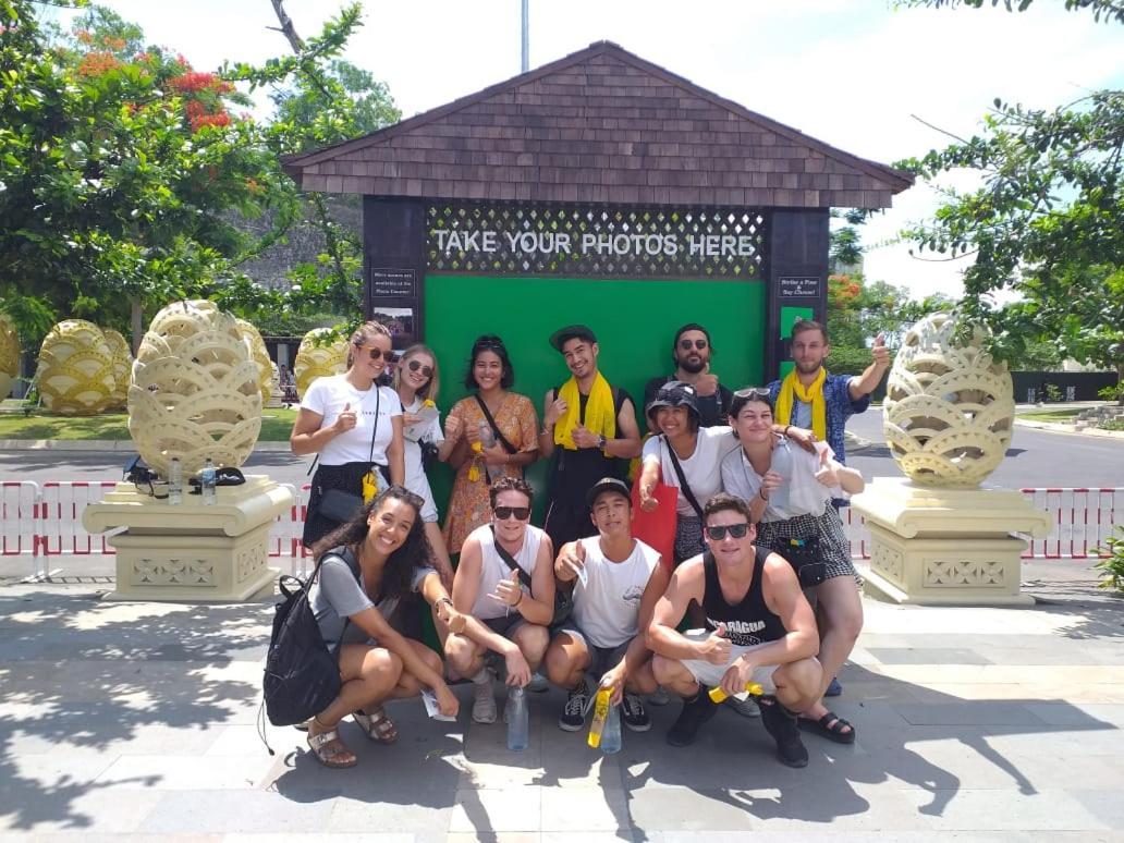 Stellar Capsules Hostel Seminyak  Ngoại thất bức ảnh Foreign tourists in Bali
